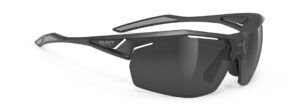 משקפי השמש  Sydus של Rudy Project  מק"ט SQ011006-0000 מסגרת שחורה ועדשות פוליקרבונט סמוק בגוון אפור.