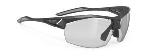 משקפי השמש  Sydus של Rudy Project  מק"ט SQ017306-0000 מסגרת שחורה ועדשות אימפקט מתכהות בחשיפה לקרינה משקוף לאפור