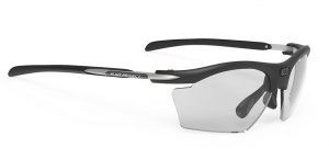 SP547306 משקפי שמש דגם RYDON SLIM של רודי פרוג'קט, צבע שחור עם עדשות מתכהות